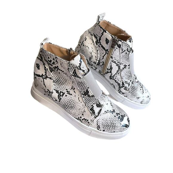 New Sneaker Boots Womens Black 7.5M Snake Print GLADY Waterproof Ankle Zip - Picture 2 of 16